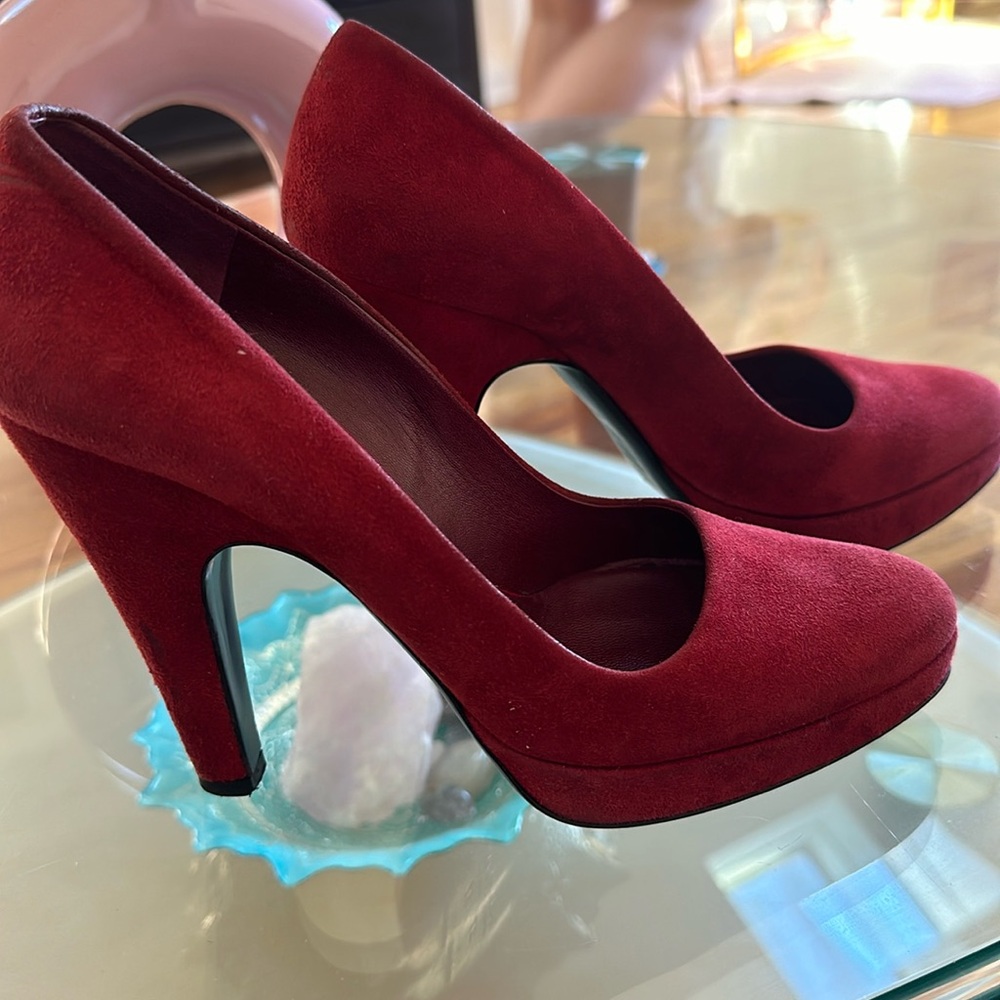 Prada Red Suede Platform Pumps classic elegant timeless 37 heels